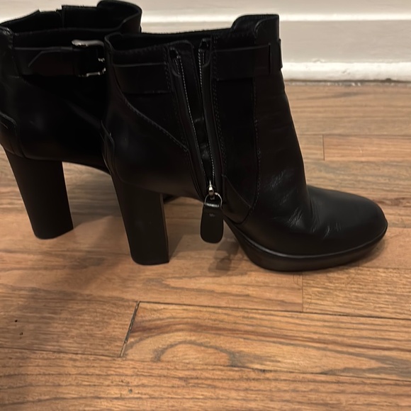 Tod’s Women's Black Ankle Boots - Picture 10 of 14